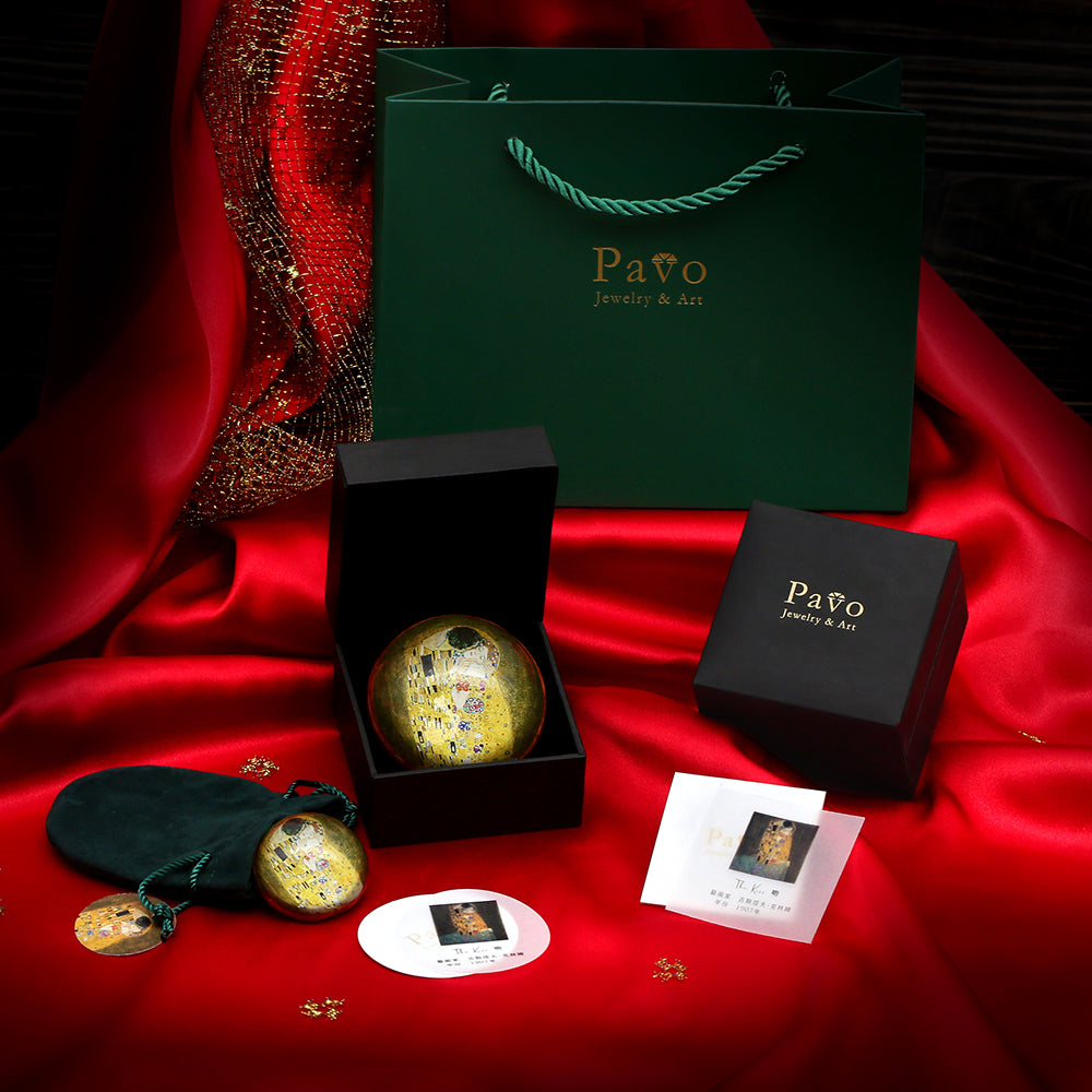 Gustav Klimt’s The Kiss Art Gem Soap