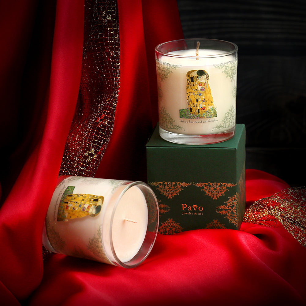 Gustav Klimt’s The Kiss Signature Classic Candle